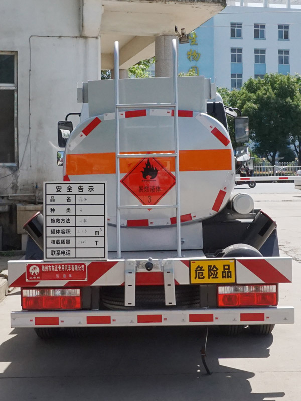 炎帝牌SZD5041GYY6型運(yùn)油車(chē)